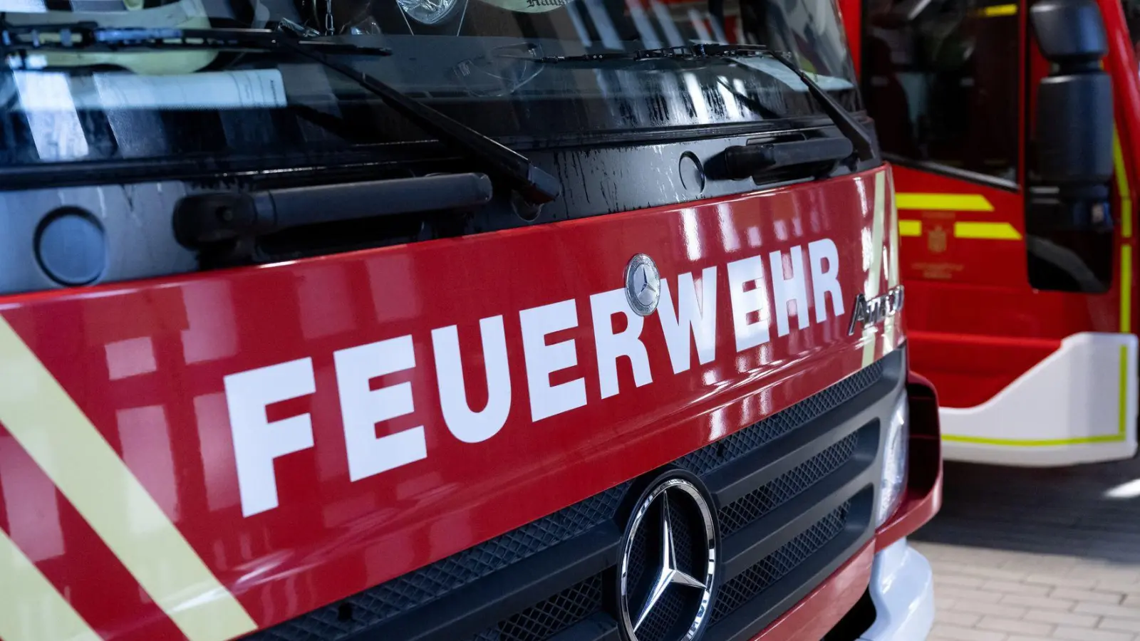 Die Feuerwehr konnte laut Polizei verhindern, dass sich der Brand auf weitere Gebäudeteile ausbreitete. (Symbolbild) (Foto: Sven Hoppe/dpa)