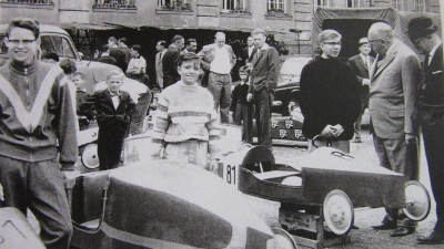 In den 60er Jahren sollten Jungen (und nur Jungen) anhand von Seifenkisten für Technik begeistert werden. (Archivbild: Fundus der Familie Schmidt)