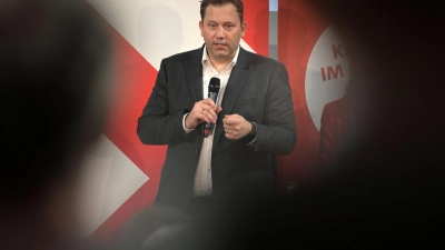 Vizekanzler Klingbeil macht sich für die kriselnde Stahlbranche stark (Archivbild) (Foto: Michael Bahlo/dpa)