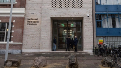 Das Holocaust Museum in Amsterdam. (Foto: Peter Dejong/AP/dpa)