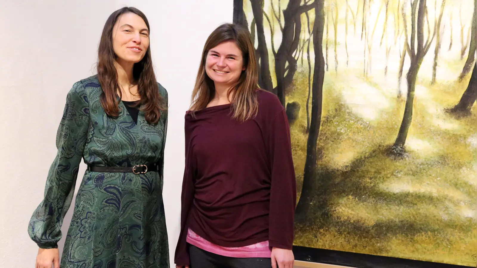 Präsentieren ihre Arbeiten in Hilsbach: Maria Semmer (links) und Hanna Nagel (rechts) (Foto: Martina Kramer)
