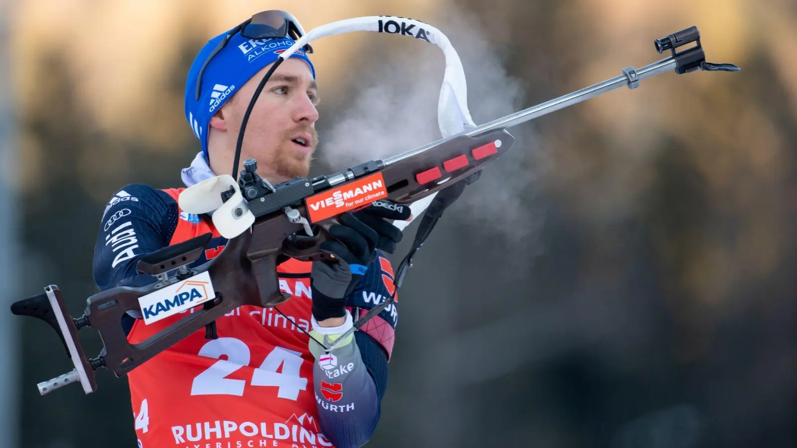 Biathlet David Zobel beim Anschießen. (Foto: Sven Hoppe/dpa)