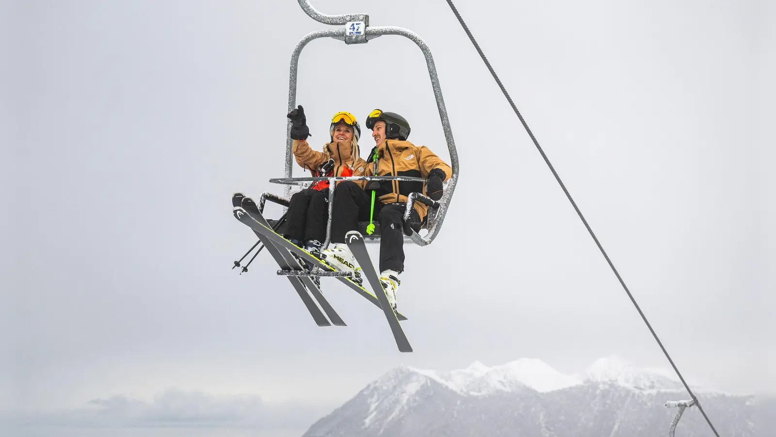 Skipass-Preise steigen: Besonders in den Alpenregionen müssen Wintersportler mit höheren Kosten rechnen, während deutsche Skigebiete günstiger bleiben. (Foto: Benjamin Nolte/dpa-tmn)