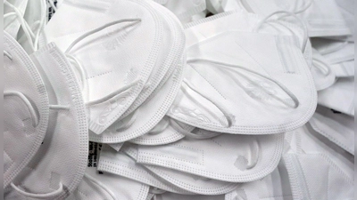 Nach dem Verkauf von Schutzmasken in der Corona-Krise soll ein Mann Millionen Euro an Steuern hinterzogen haben. (Symbolbild) (Foto: Thomas Frey/dpa)