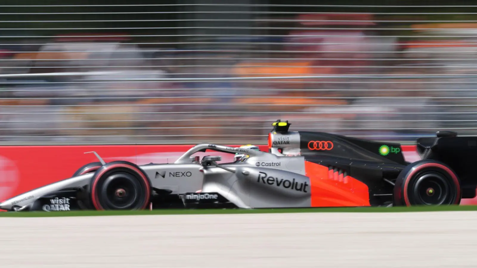 Der neue Formel-1-Audi kämpft noch mit technischen Problemen. (Archivbild) (Foto: Heath McKinley/AP/dpa)