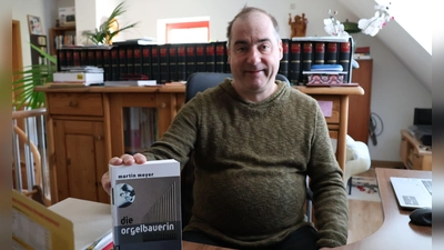 Der Scheinfelder Autor Martin Meyer hat bereits drei Romane veröffentlicht, der jüngste führt in die Welt des Orgelbaus. (Foto: Andreas Reum)