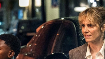 Kommissarin Isabelle Grandjean (Anna Pieri Zuercher, links) ermittelt in zwei Mordfällen. In der „Tatort“-Folge geht um Ausbeutung und Unmenschlichkeit.  (Foto: Claudio Fäh/ARD Degeto/dpa)