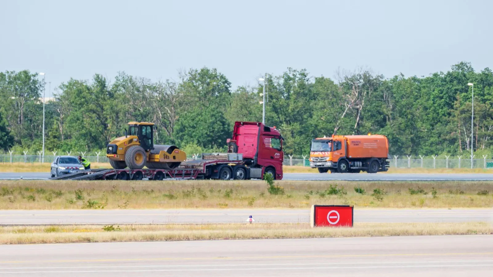 Bereits nach wenigen Betriebsstunden musste eine frisch sanierte Landebahn auf dem Frankfurter Flughafen kurzzeitig wieder geschlossen werden. (Foto: Andreas Arnold/dpa)