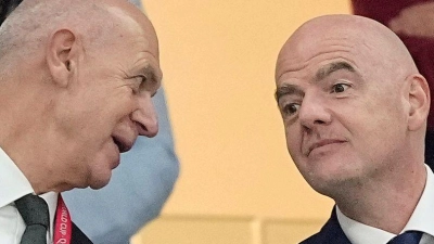 Bernd Neuendorf (l) ist mehr gut auf Gianni Infantino zu sprechen. (Archivbild) (Foto: Martin Meissner/AP/dpa)