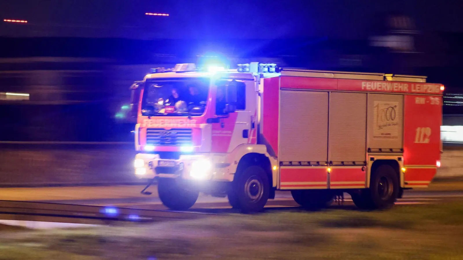 Drei Bewohner kamen mit einer leichten Rauchvergiftung ins Krankenhaus. (Symbolbild) (Foto: Jan Woitas/dpa)
