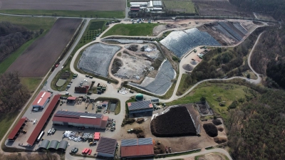 Die Energie- und Verwertungsanlage im Diespecker Ortsteil Dettendorf. Am dortigen Wertstoffzentrum kommt es vor allem von Donnerstag bis Samstag schon einmal zu Rückstaus und längeren Wartezeiten. Das soll sich nun ändern. (Foto: Niklas Steziwka)