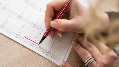 Arbeitnehmer sollten ausreichend Zeit haben, um sich auf Betriebsferien einzustellen und ihre persönlichen Pläne anzupassen. (Foto: Christin Klose/dpa-tmn)