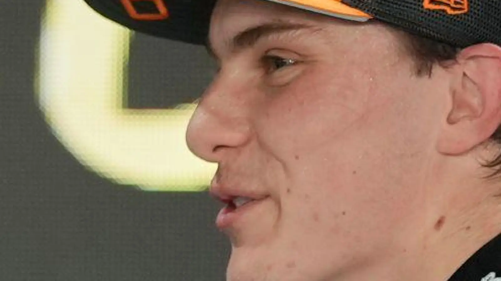 Wird für WM-Spitzenreiter Oscar Piastri (r) Titelverteidiger Max Verstappen noch zur Gefahr? (Foto: Vincent Thian/AP/dpa)