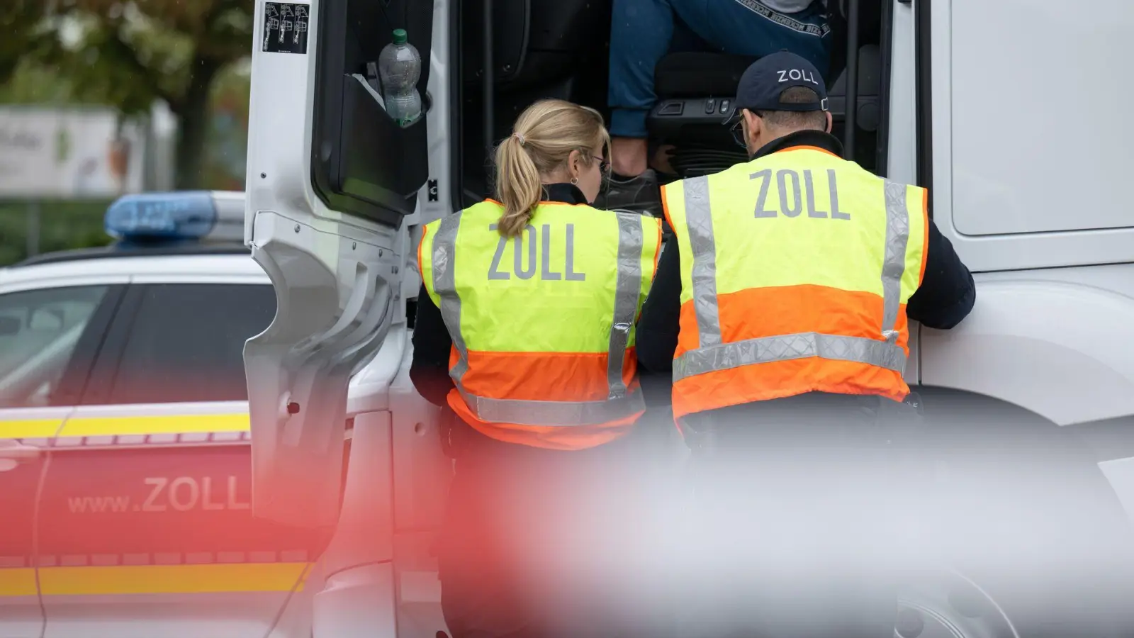 Eine ungewöhnliche Entdeckung machte ein Lkw-Fahrer während einer Zigarettenpause. (Symbolbild) (Foto: Hendrik Schmidt/dpa)
