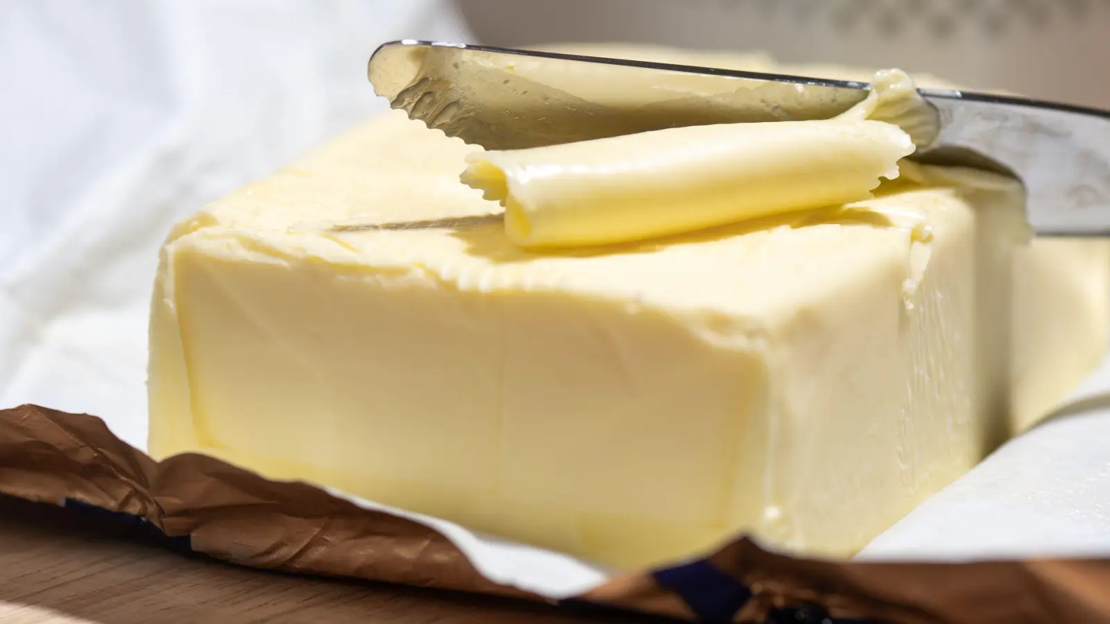 Billig, billiger, Butter - der Preis hat sich mehr als halbiert. (Symbolbild) (Foto: Hendrik Schmidt/dpa)