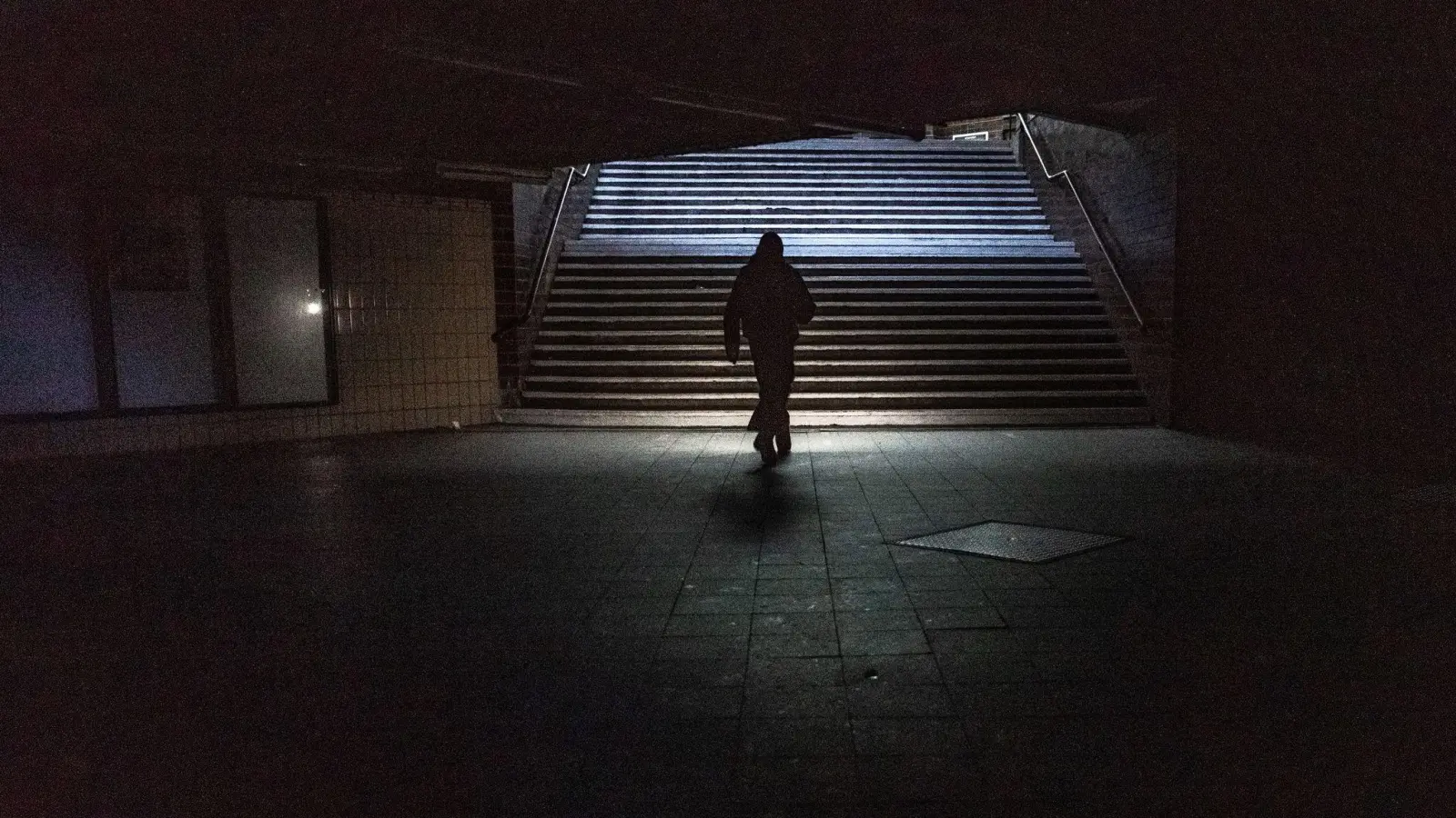 Für viele ein Schock: Noch bis Donnerstag könnten Teile des Berliner Südwestens ohne Strom bleiben.  (Foto: Michael Kappeler/dpa)