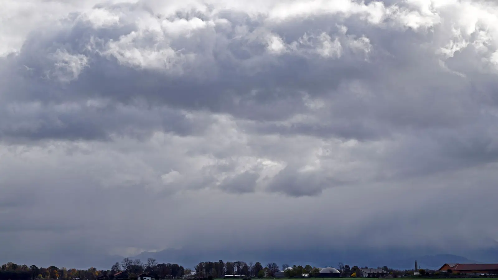 Zusammen mit Sachsen gehörte Bayern im Oktober laut dem DWD zu den kühlsten Bundesländern. (Archivbild) (Foto: Uwe Lein/dpa)