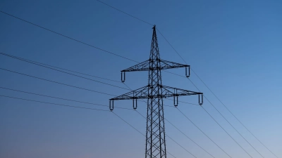 13.000 Haushalte waren am Mittwochnachmittag ohne Strom. (Symbolbild) (Foto: Silas Stein/dpa)