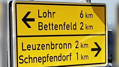 Eine leicht verletzte Person und 35.000 Euro Sachschaden: So lautet die Bilanz eines Unfalls an der Schnepfendorfer Kreuzung am Samstag. (Foto: Jürgen Binder)