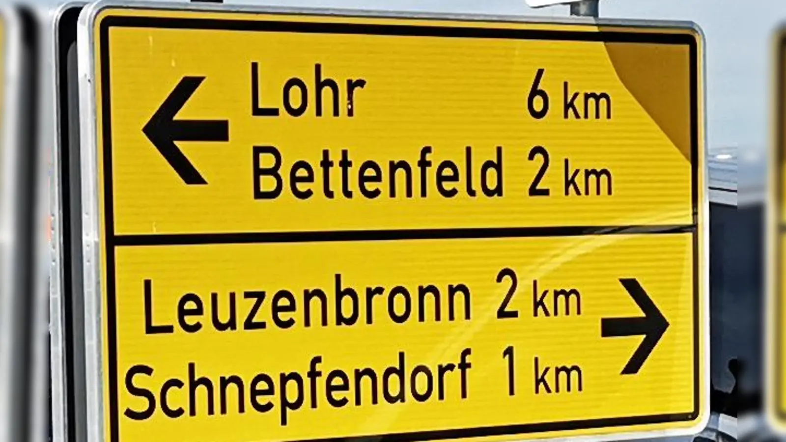 Eine leicht verletzte Person und 35.000 Euro Sachschaden: So lautet die Bilanz eines Unfalls an der Schnepfendorfer Kreuzung am Samstag. (Foto: Jürgen Binder)