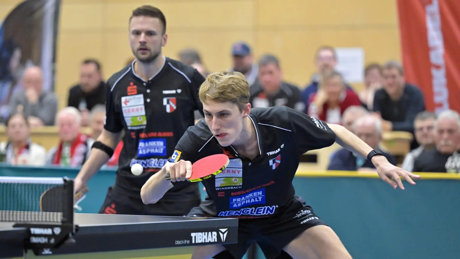 Windsbachs Tom Schweiger (vorne) will gegen Köln endlich einmal gegen Florian Bluhm gewinnen, und Jakub Folwarski will in der Rückrunde ungeschlagen bleiben. (Foto: Martin Rügner)