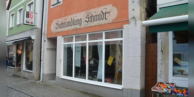 Hier in der Bamberger Straße 3 war bis vor etwas über einem Jahr die „echte” Buchhandlung Schmidt zu Hause – nun soll hier ein Lese- und Begegnungscafé entstehen.  (Foto: Patrick Lauer )
