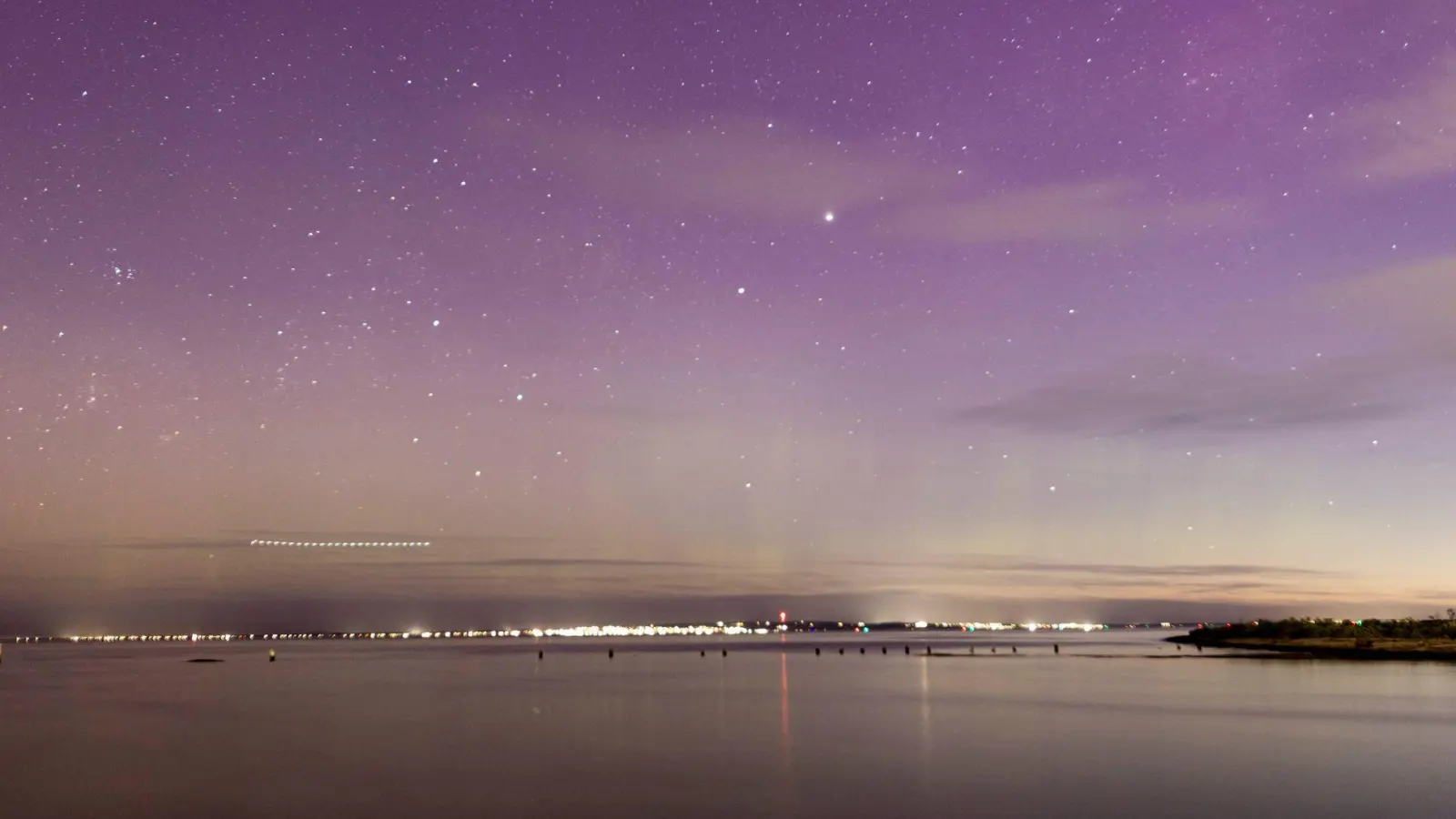 Die Aurora Australis begeisterte Menschen in Australien und Neuseeland. (Foto: Ye Myo Khant/SOPA Images via ZUMA Press Wire/dpa)