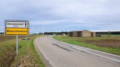 Drei Windräder stehen schon zwischen Winterschneidbach und Oberrammersdorf. Der Regionale Planungsverband will dort zusätzliche Rotoren ermöglichen. (Foto: Jim Albright)