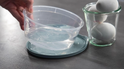 Wie lassen sich mehrere Eier gleichzeitig in Sekundenschnelle pellen? (Foto: Christin Klose/dpa-tmn)