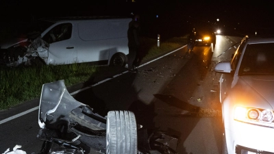 Auf der B14 zwischen Ketteldorf und Petersaurach kam es am späten Sonntagabend zu einem Verkehrsunfall mit zwei Leichtverletzten. (Foto: News5/Markus Zahn)