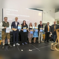 Freuten sich (von links): Jonas Pehl, Jeremias Schmidt, Johanna Kaldenbach, Mariella Schneider, Monika Strunz, Tobias Zolles sowie Reiner Meißner und Martin Brand. (Foto: Karl-Heinz Gisbertz)