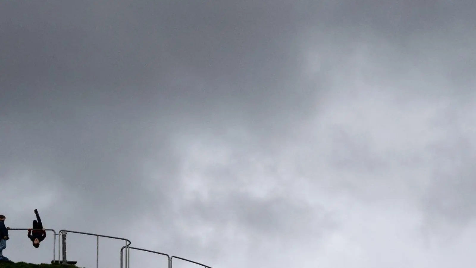 Zum Beginn des kalendarischen Frühlings legt das schöne Wetter erstmal eine Pause ein. (Foto: Sven Hoppe/dpa)