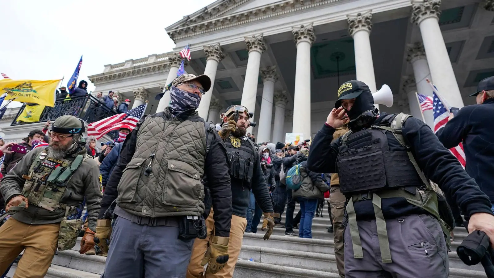 Am 6. Januar 2021 hatten Randalierer angestachelt von Donald Trump das US-Parlament gestürmt. (Archivbild) (Foto: Manuel Balce Ceneta/AP/dpa)