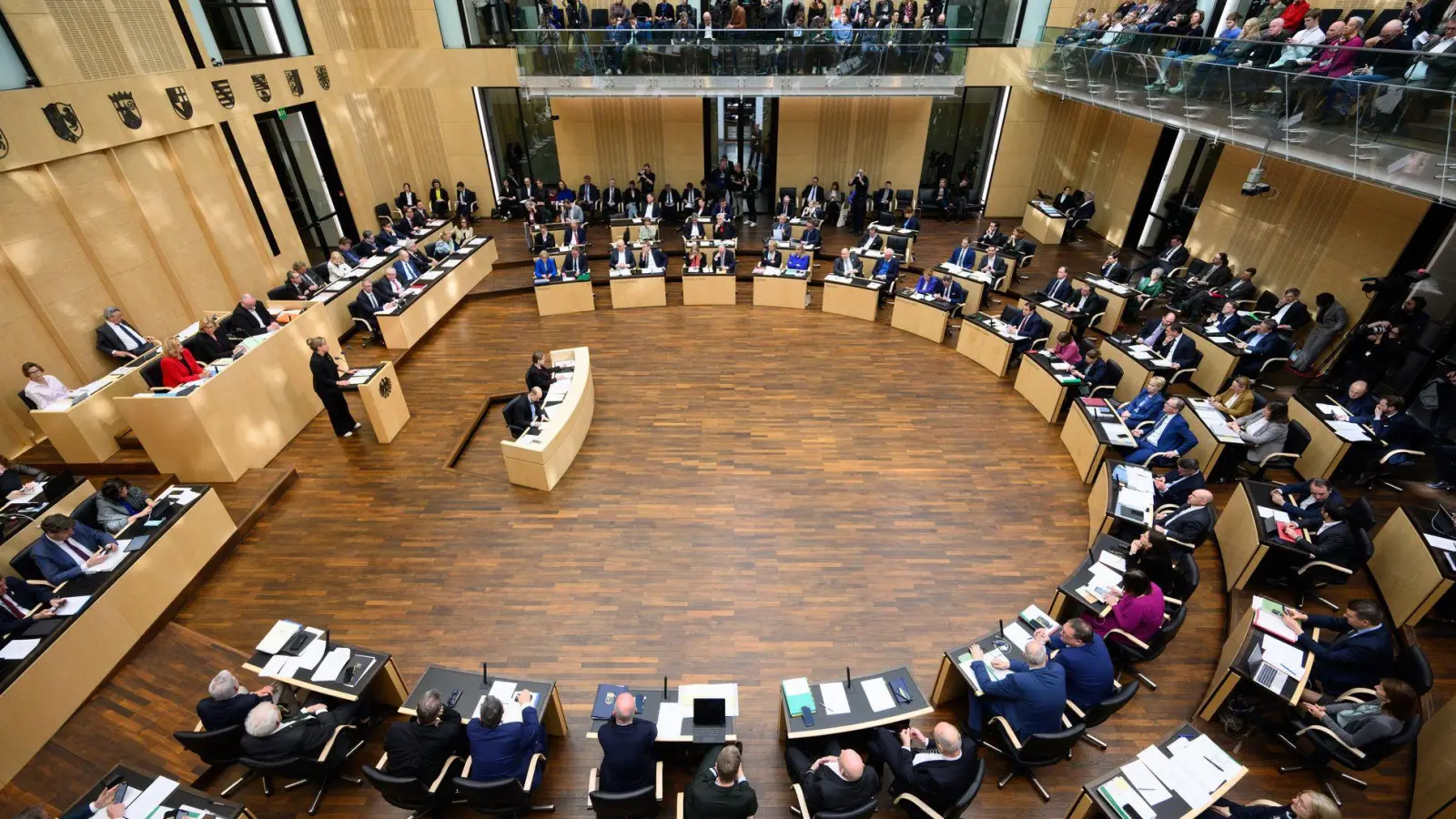 Der Bundesrat gab am Freitag grünes Licht für das Finanzpaket (Archivfoto) (Foto: Bernd von Jutrczenka/dpa)