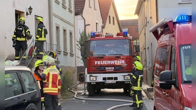 Zu einem Wohnhaus in Burghaslach rückte am Samstagnachmittag die alarmierte Feuerwehr an. (Symbolbild: Feuerwehr Burghaslach)