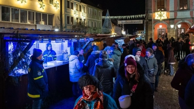 Trotz fehlenden Schnees gewohnt stimmungsvoll und gut besucht: Der dreitägige Neustädter Weihnachtsmarkt. (Foto: Mirko Fryska)