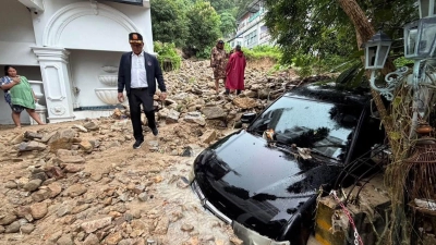 Auch beliebte Urlaubsorte waren von den Folgen des Starkregens betroffen. (Foto: Uncredited/Phuket province's Public via AP Relations Department/dpa)