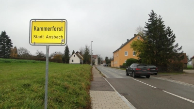 Das ungeliebte Kleinpflaster in der Ortsdurchfahrt in Kammerforst soll im kommenden Jahr verschwinden, wenn es nach dem Willen der Stadt Ansbach geht. (Foto: Winfried Vennemann)