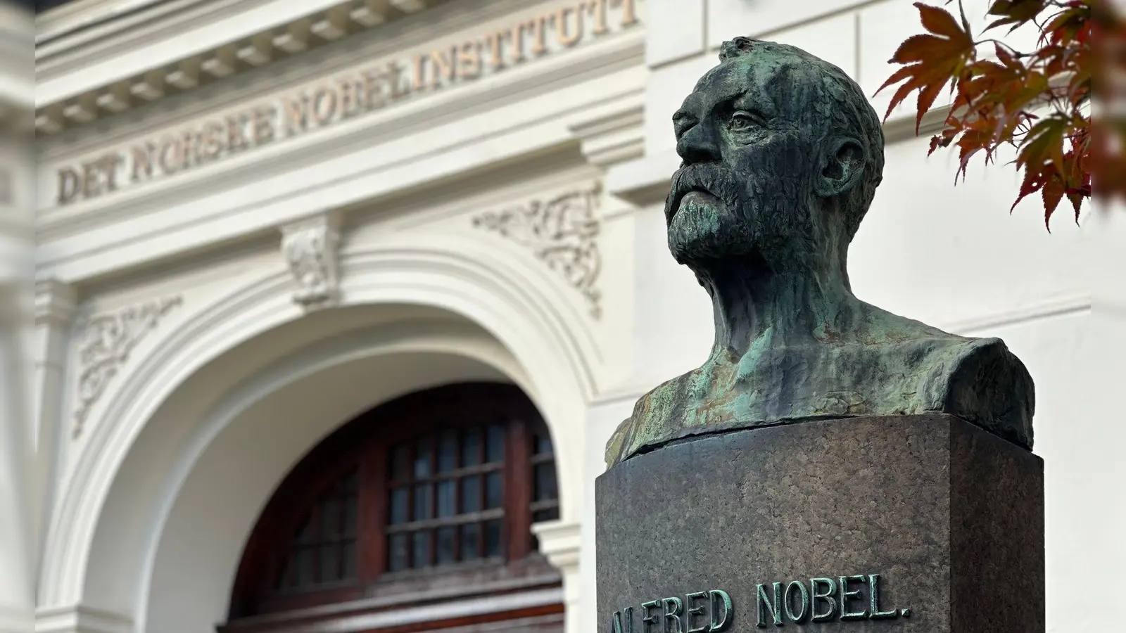 Der Friedensnobelpreis ist das Aushängeschild Norwegens. Doch selbst die prestigeträchtige Auszeichnung bleibt vom Epstein-Skandal nicht verschont. (Archivbild) (Foto: Steffen Trumpf/dpa)