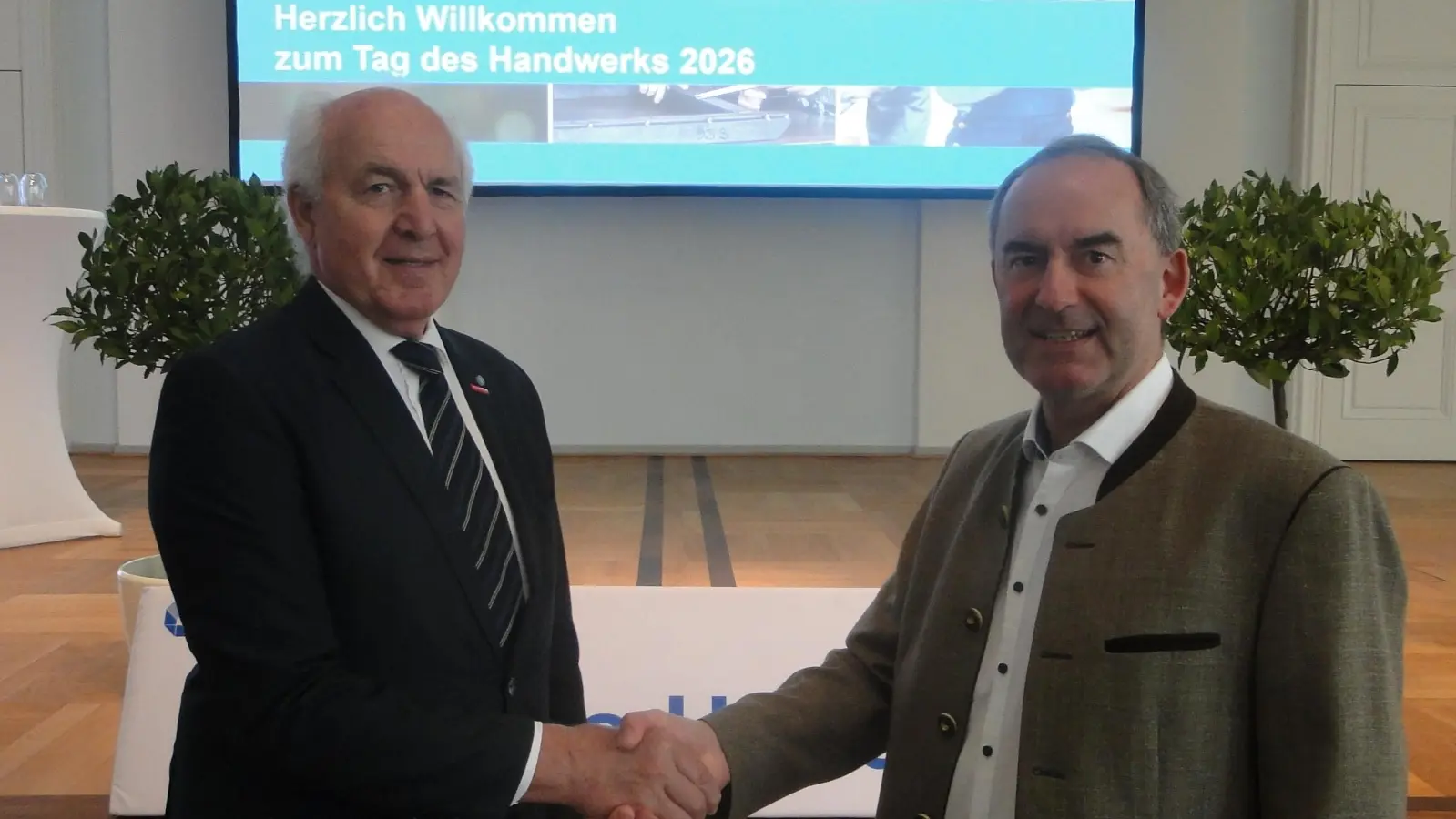 Sie begrüßten die Gäste beim „Tag des Handwerks” in der Orangerie: BHT-Präsident Franz Xaver Peteranderl (links) und Wirtschaftsminister Hubert Aiwanger. (Foto: Winfried Vennemann)
