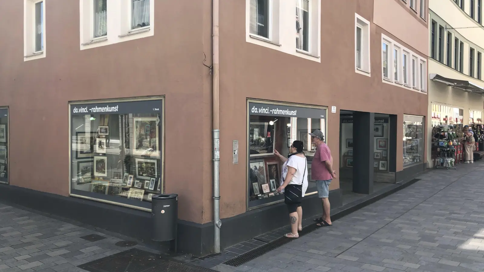 Vielen Ansbachern ist die Immobilie in der Neustadt 30 noch als „Süssmuth-Haus“ bekannt. Hier will Tante Anna ab Oktober diesen Jahres das Angebot der Nahversorgung in der Altstadt verbessern. (Foto: Florian Pöhlmann)