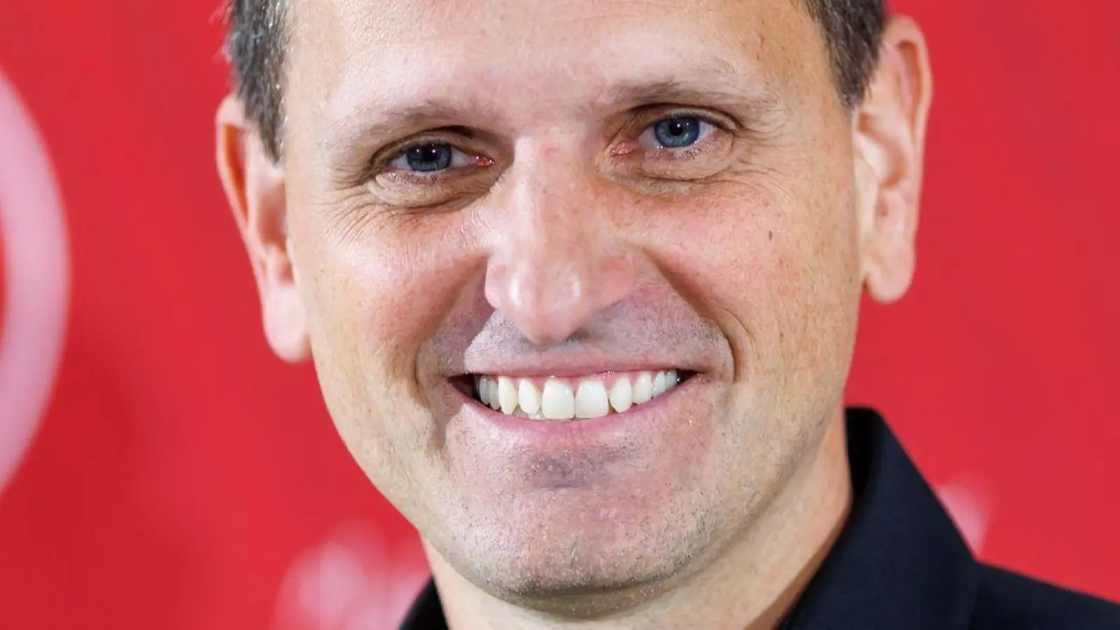 Joti Chatzialexiou hat einen neuen Stürmer für den 1. FC Nürnberg gefunden. (Foto: Daniel Karmann/dpa)