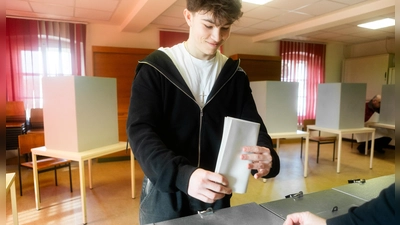 Oskar Rozwadowski aus Dietenhofen gehört zu den jungen Menschen, die zum ersten Mal an einer Wahl teilnahmen. (Foto: Evi Lemberger)