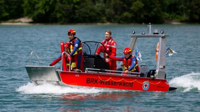 Für die Rettungskräfte an Bayerns Badeseen und Schwimmbädern gab es am Wochenende viel zu tun. (Symbolbild) (Foto: A4366 Sven Hoppe/dpa)