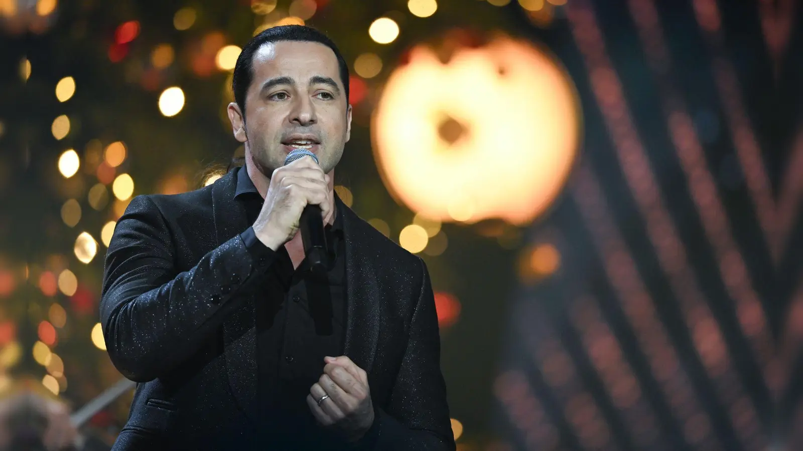 Bis Ende 2027 tourt Bülent Ceylan durch Deutschland, Österreich, Italien und die Schweiz. (Archivbild) (Foto: Hendrik Schmidt/dpa)