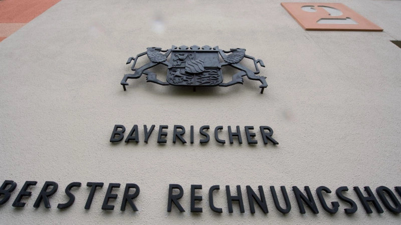 Der Jahresbericht des ORH kommt zum Schluss, dass es in Bayern zu viele Förderprogramme gibt. (Illustration) (Foto: picture alliance / Peter Kneffel/dpa)