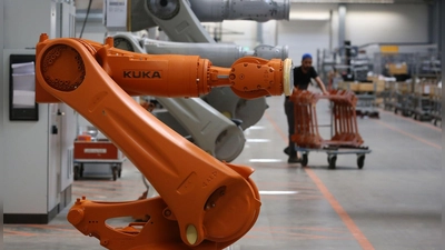 Kuka-Roboter im Augsburger Werk im Übernahmejahr 2016. (Foto: picture alliance / Karl-Josef Hildenbrand/dpa)