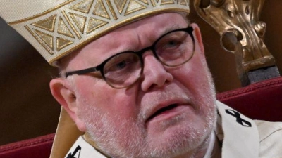 Kardinal Reinhard Marx spricht während der Christmette im Münchner Dom.  (Foto: Felix Hörhager/dpa)