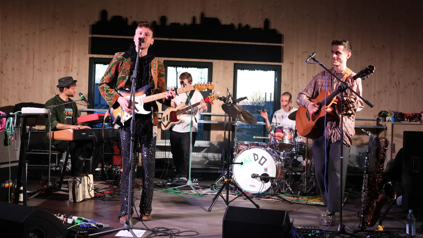 Mit der Band Widersacher aller Liedermacher im Dinkelsbühler Technologie Campus klang die Konzertsaison des Theater- und Kulturrings aus. (Foto: Martina Haas)