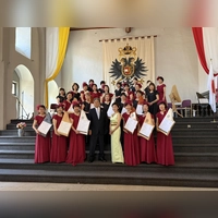Im Kaisersaal ging wenige Tage nach der letzten Festspielaufführung des Pfingstwochenendes ein ungewöhnliches Konzert über die Bühne. Frauen aus Japan musizierten dort mit Veeh-Harfen. (Foto: Johanna Ulsamer)